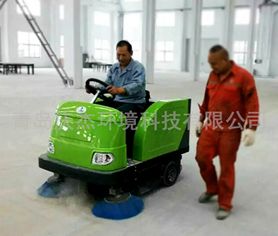 購買電動(dòng)掃地車要注意什么掃地車廠家青島掃地車廠家